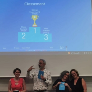 podium de la 15e plénière photo du podium du jeu cité dans l'article